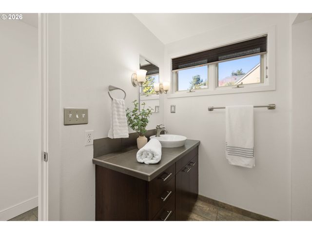 13768 KNAUS Rd, Lake Oswego, OR 97034