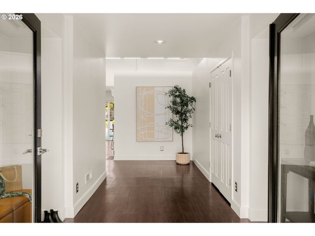 13768 KNAUS Rd, Lake Oswego, OR 97034