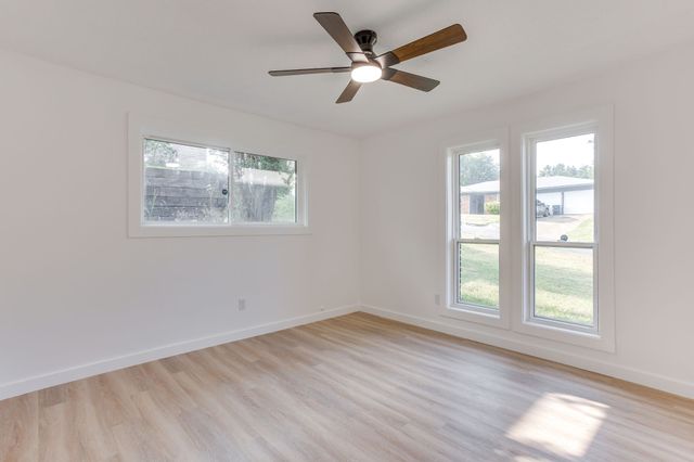 332 W Hallmark Drive, Fort Worth, TX 76134