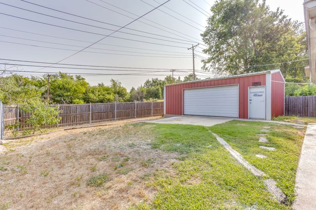 332 W Hallmark Drive, Fort Worth, TX 76134