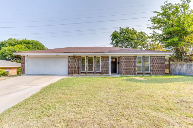 332 W Hallmark Drive, Fort Worth, TX 76134