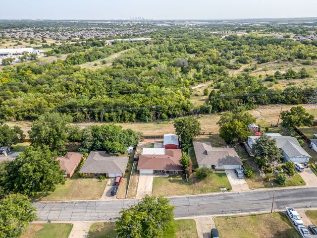332 W Hallmark Drive, Fort Worth, TX 76134