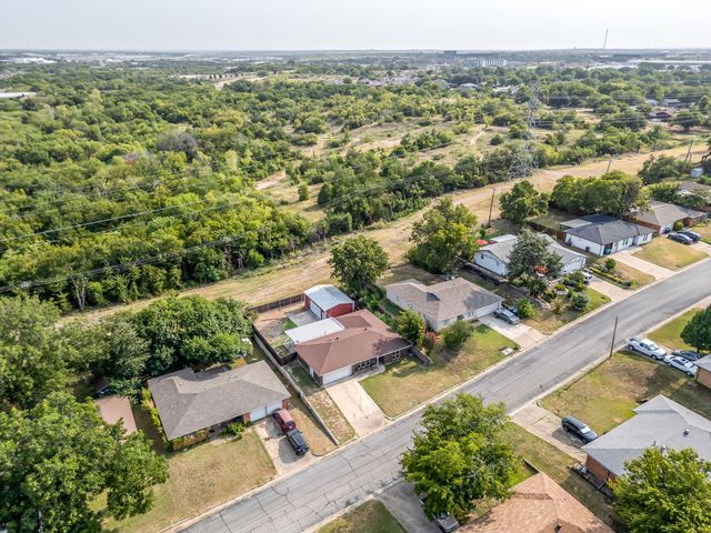 332 W Hallmark Drive, Fort Worth, TX 76134