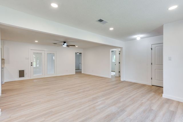 332 W Hallmark Drive, Fort Worth, TX 76134