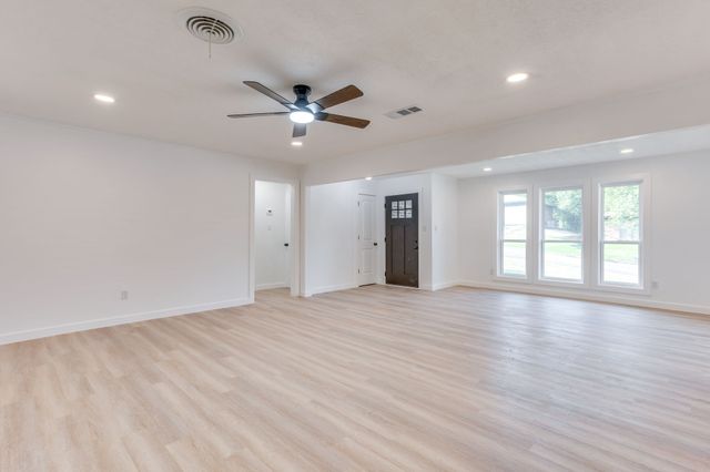 332 W Hallmark Drive, Fort Worth, TX 76134