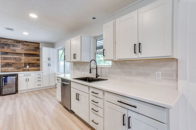 332 W Hallmark Drive, Fort Worth, TX 76134