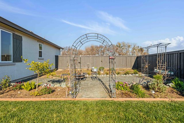 976 Garzas St, Lathrop, CA 95330