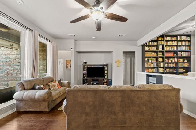 2705 Dover Gardens Drive, Arlington, TX 76017