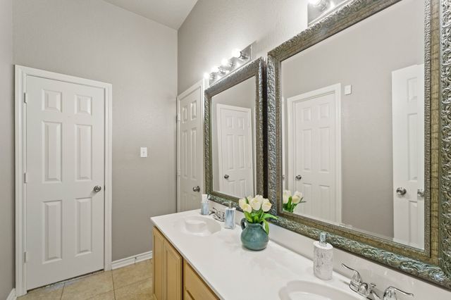 2705 Dover Gardens Drive, Arlington, TX 76017