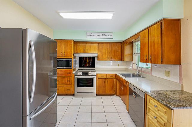 5216 30TH AVENUE N, St Petersburg, FL 33710