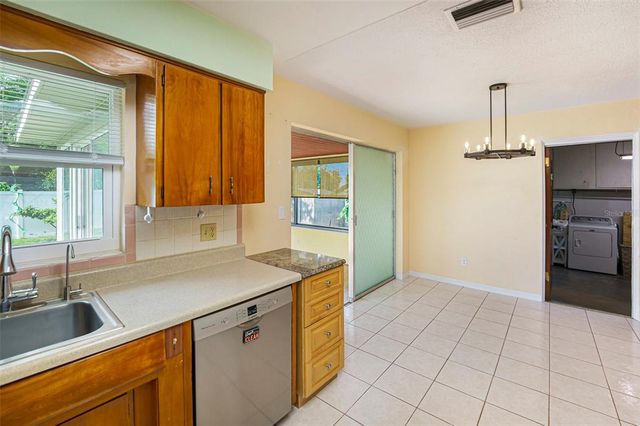5216 30TH AVENUE N, St Petersburg, FL 33710