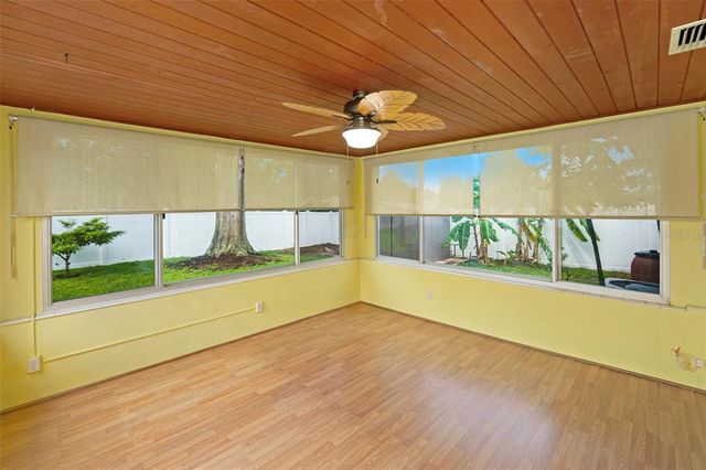 5216 30TH AVENUE N, St Petersburg, FL 33710
