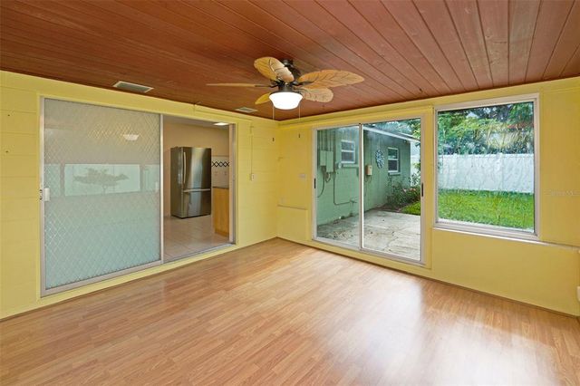 5216 30TH AVENUE N, St Petersburg, FL 33710