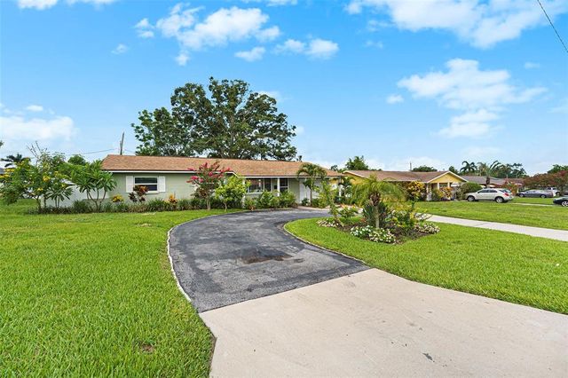 5216 30TH AVENUE N, St Petersburg, FL 33710