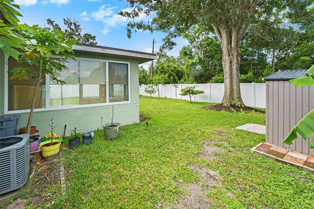 5216 30TH AVENUE N, St Petersburg, FL 33710