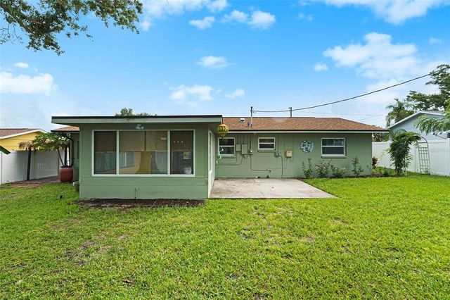 5216 30TH AVENUE N, St Petersburg, FL 33710