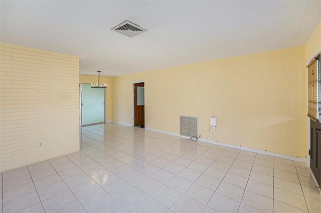 5216 30TH AVENUE N, St Petersburg, FL 33710