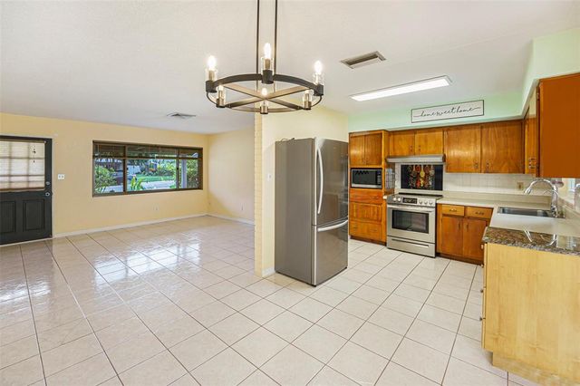 5216 30TH AVENUE N, St Petersburg, FL 33710