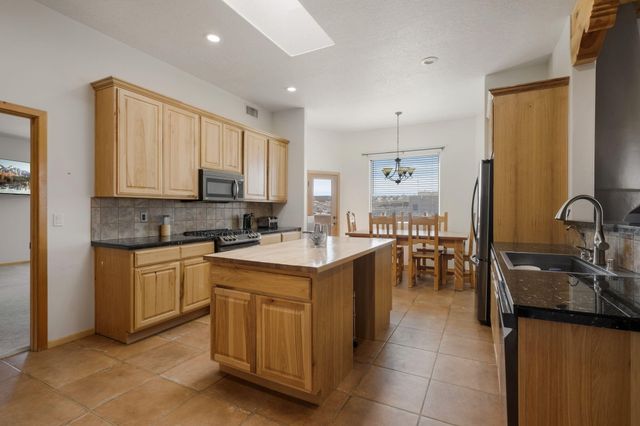 900 Acapulco Court NE, Rio Rancho, NM 87144