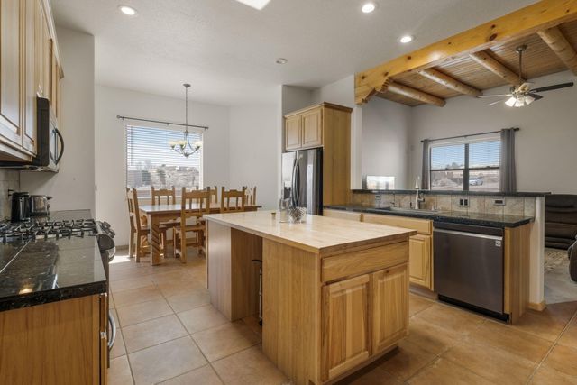 900 Acapulco Court NE, Rio Rancho, NM 87144