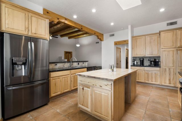 900 Acapulco Court NE, Rio Rancho, NM 87144