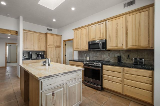 900 Acapulco Court NE, Rio Rancho, NM 87144