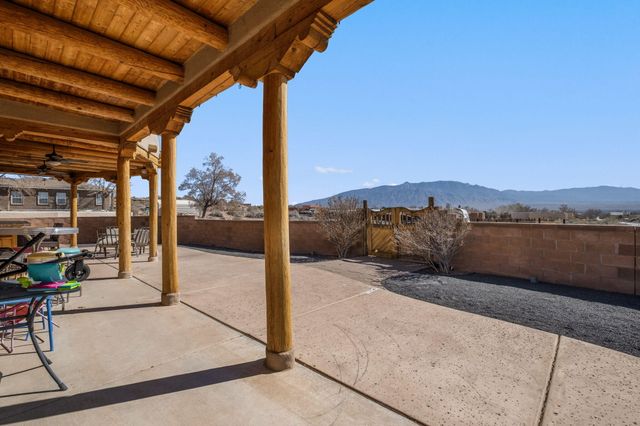 900 Acapulco Court NE, Rio Rancho, NM 87144