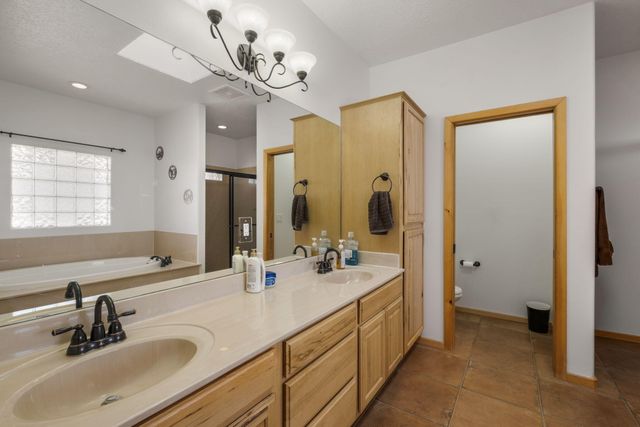 900 Acapulco Court NE, Rio Rancho, NM 87144