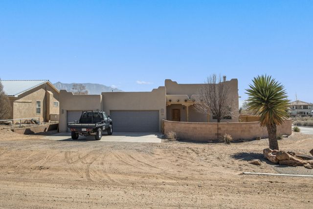 900 Acapulco Court NE, Rio Rancho, NM 87144