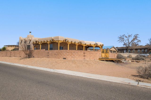 900 Acapulco Court NE, Rio Rancho, NM 87144