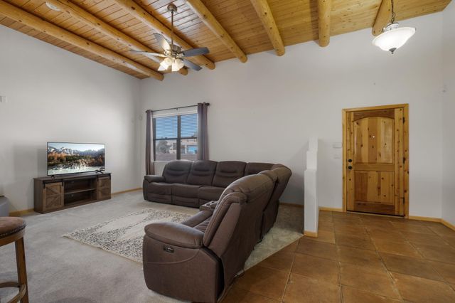 900 Acapulco Court NE, Rio Rancho, NM 87144