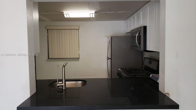 17901 NW 68 AV Q-201, Miami Lakes, FL 33015