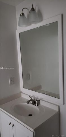 17901 NW 68 AV Q-201, Miami Lakes, FL 33015