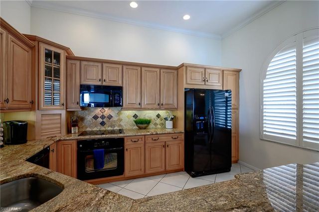 613 Beachwalk CIR J-204, Naples, FL 34108