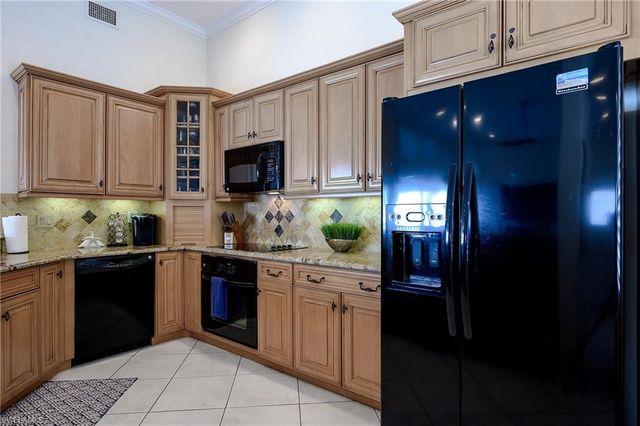 613 Beachwalk CIR J-204, Naples, FL 34108