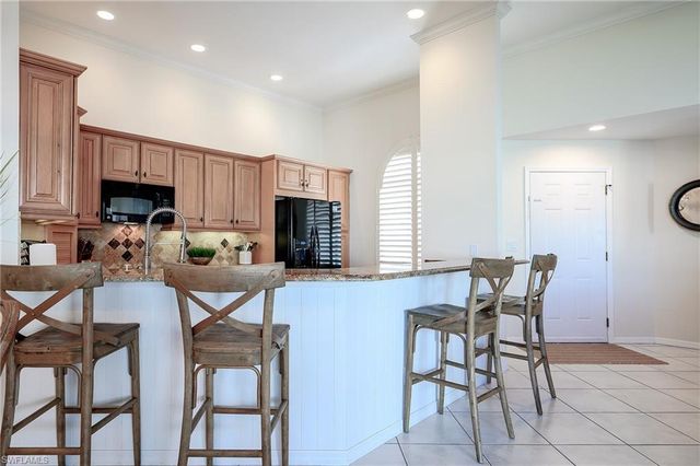 613 Beachwalk CIR J-204, Naples, FL 34108
