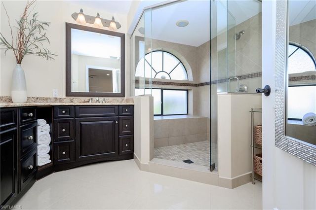 613 Beachwalk CIR J-204, Naples, FL 34108