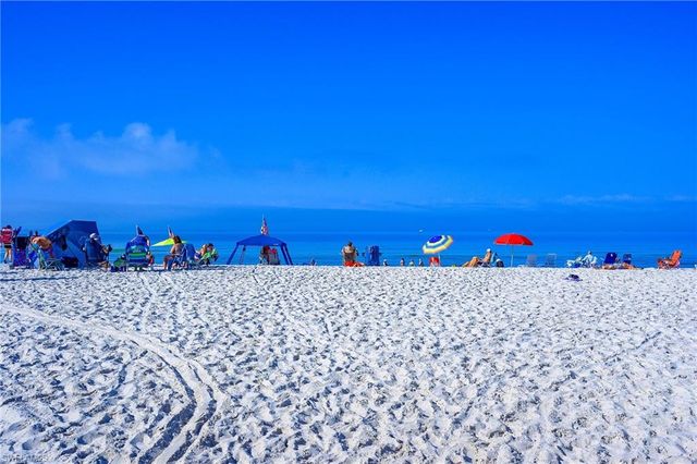 613 Beachwalk CIR J-204, Naples, FL 34108