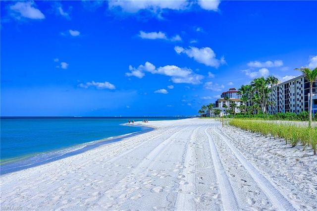 613 Beachwalk CIR J-204, Naples, FL 34108