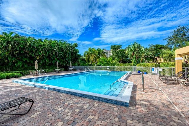 613 Beachwalk CIR J-204, Naples, FL 34108