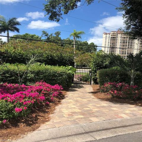 613 Beachwalk CIR J-204, Naples, FL 34108