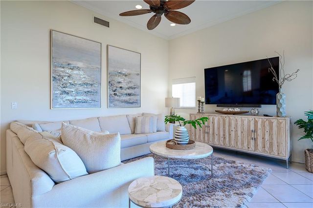 613 Beachwalk CIR J-204, Naples, FL 34108