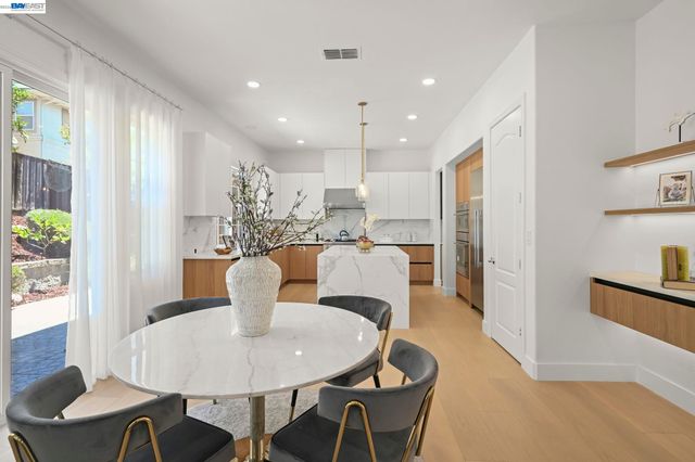 5389 Hazeltine Ln, Dublin, CA 94568