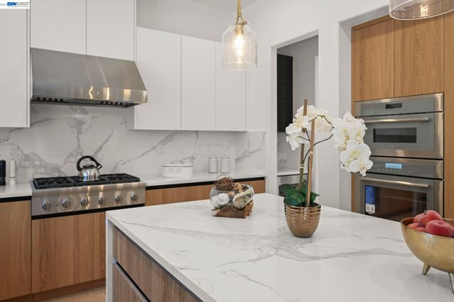 5389 Hazeltine Ln, Dublin, CA 94568