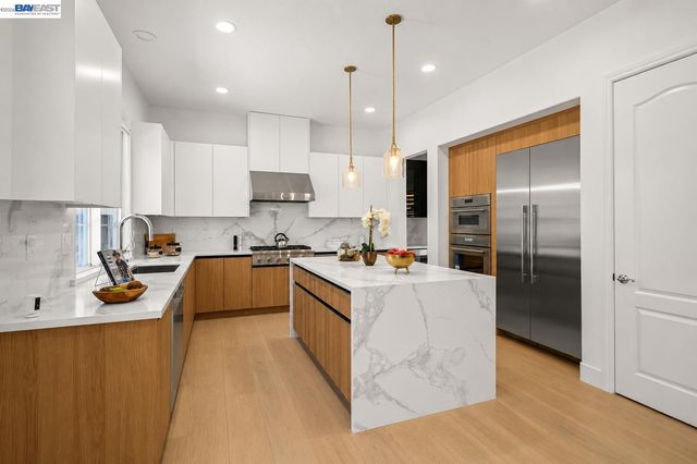 5389 Hazeltine Ln, Dublin, CA 94568