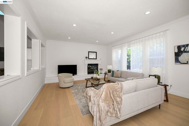 5389 Hazeltine Ln, Dublin, CA 94568