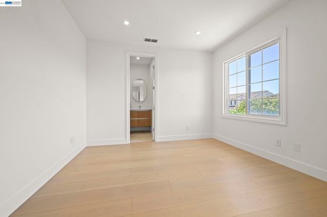 5389 Hazeltine Ln, Dublin, CA 94568