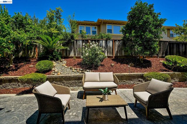 5389 Hazeltine Ln, Dublin, CA 94568