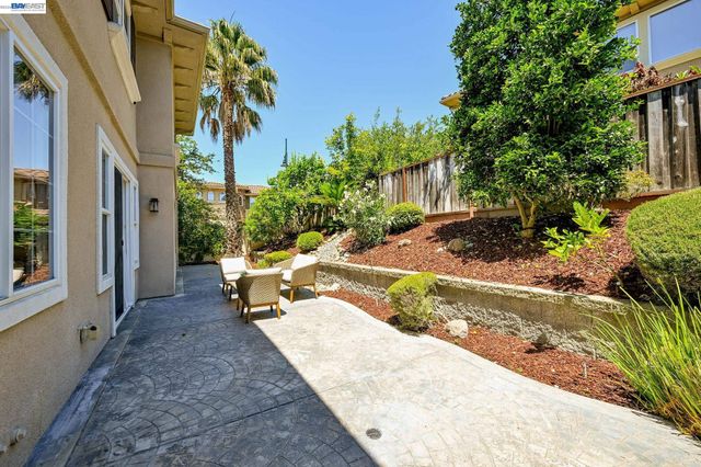 5389 Hazeltine Ln, Dublin, CA 94568