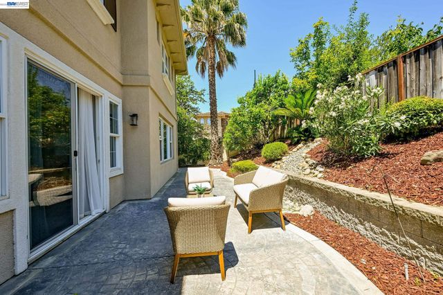 5389 Hazeltine Ln, Dublin, CA 94568